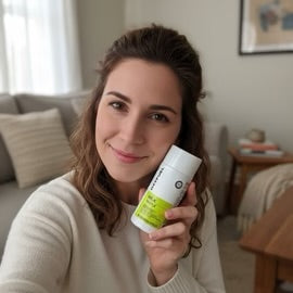Customer holding Bearvina gummies